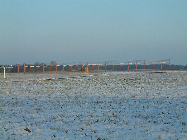 ILS Localizer 21-element dipole reflector antenna array, Runway 27R, EDDV Hanover/Langenhagen International Airport. The picture shows the back of the antenna system.